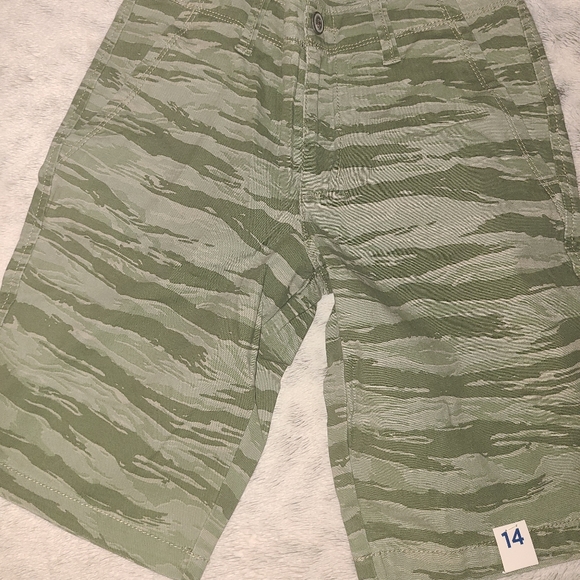 Boy's Arizona Cargo Shorts, size 14 - Picture 1 of 3